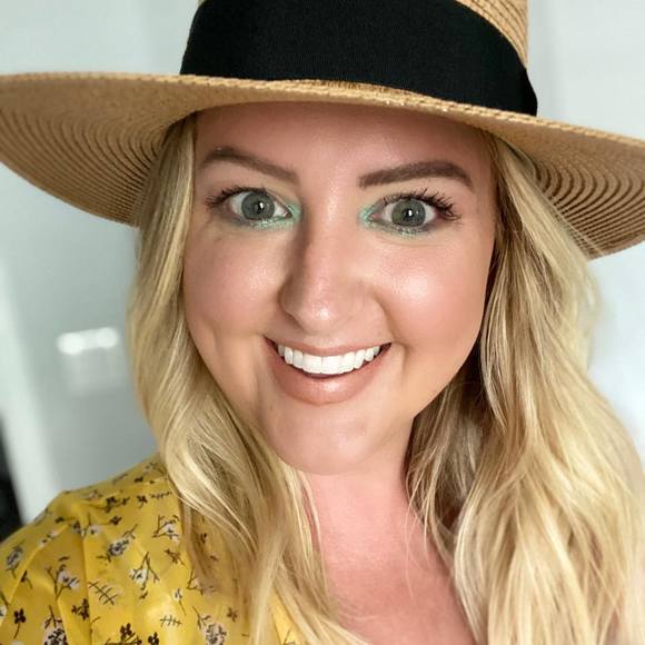 Meet your Posher, Danielle - Picture 1 of 1